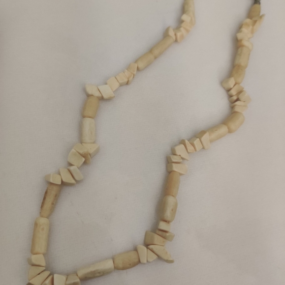 Vintage tribal bone 🦴 necklace in EUC - Picture 4 of 10
